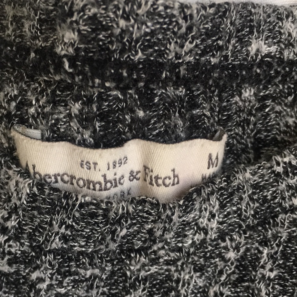 Abercrombie Long Sleeve Crop Top SZ M - Picture 2 of 2